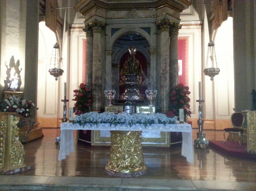 adorno altar iglesia