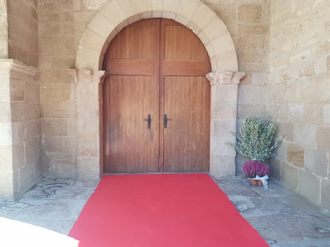 adorno puerta iglesia