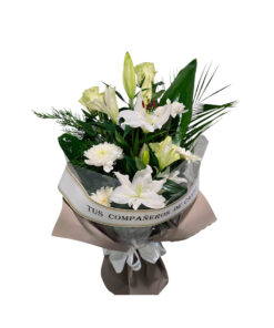 Ramo funerario blanco con lilium y crisantemos
