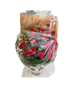 Ramo de rosas rojas con eucalipto