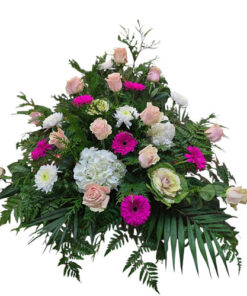 Centro funerario en tonos rosa y blanco con gerberas y rosas