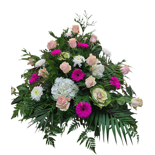 Centro funerario en tonos rosa y blanco con gerberas y rosas