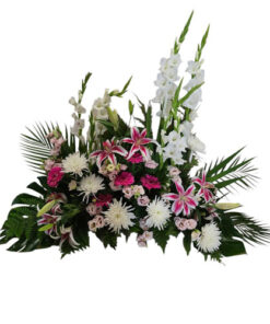 Centro funerario vertical con gladiolos y lilium rosa